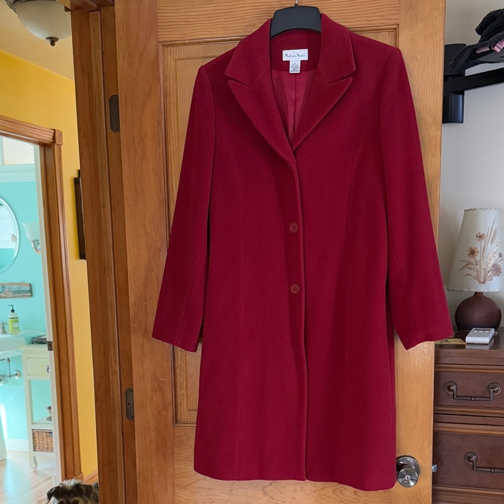 Women’s RED MADISON STUDIO wool knee length coat like new size 12